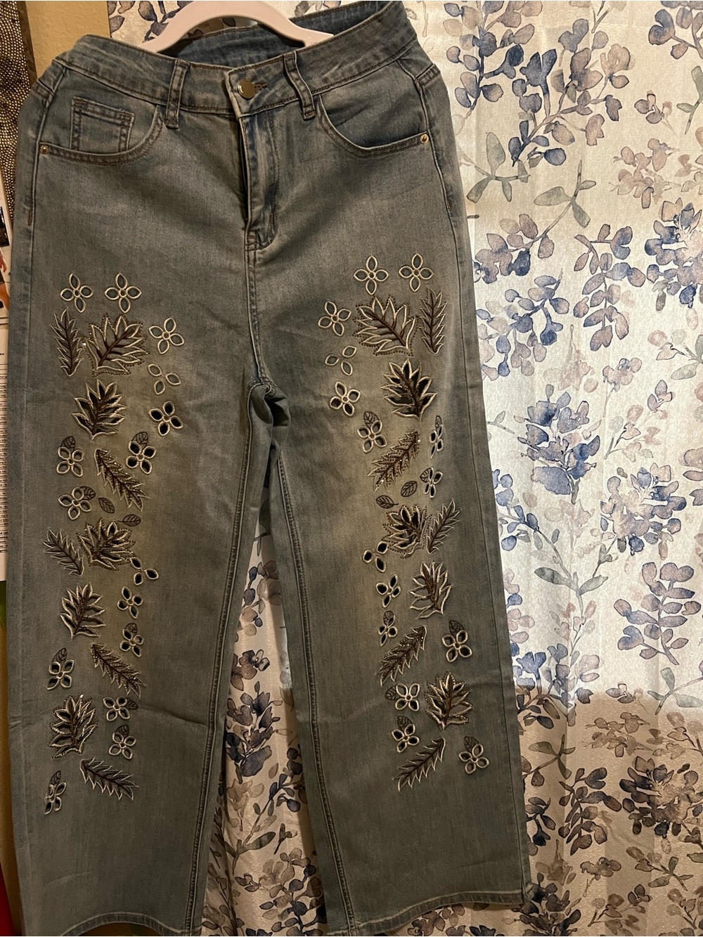 Beautiful Embroidered Stretch Jeans – Floral & Leaf Detail 🌿🌸
